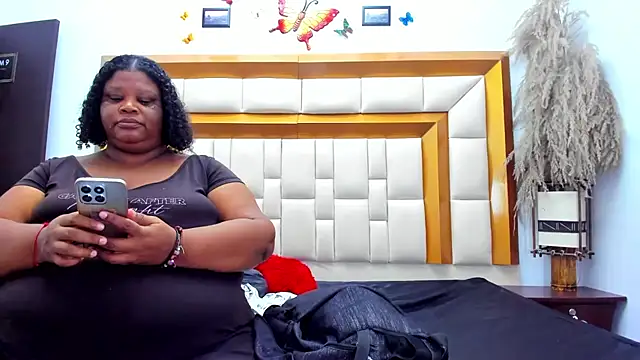 Snapshot of Exoticbigmandy chatting on 03-12-25, 02:45 Exoticbigmandy online show from 03-12-25, 02:45