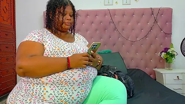 Snapshot of Exoticbigmandy chatting on 10-09-25, 09:13 Exoticbigmandy online show from 10-09-25, 09:13