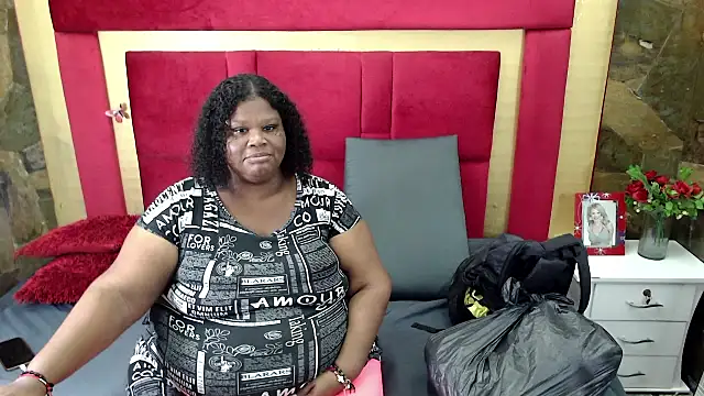 Snapshot of Exoticbigmandy chatting on 10-16-25, 08:54 Exoticbigmandy online show from 10-16-25, 08:54