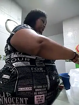 Snapshot of Exoticbigmandy chatting on 11-14-25, 01:04 Exoticbigmandy online show from 11-14-25, 01:04