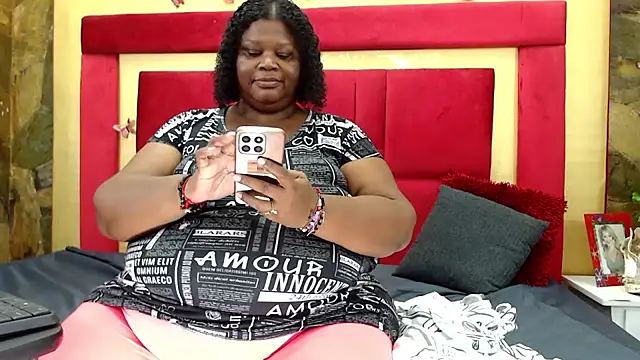 Snapshot of Exoticbigmandy chatting on 11-18-25, 09:19 Exoticbigmandy online show from 11-18-25, 09:19