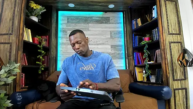 Snapshot of MarcusBlack_ chatting on 04-24-26, 02:30 MarcusBlack online show from 04-24-26, 02:30
