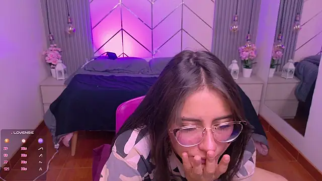 Snapshot of alesiamoore chatting on 07-01-26, 03:34 alesiamoore online show from 07-01-26, 03:34