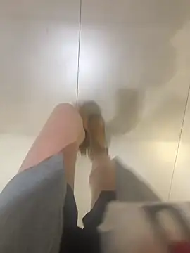 Snapshot of xiaoyuan01 chatting on 12-14-25, 05:02 xiaoyuan01 online show from 12-14-25, 05:02