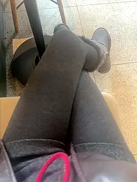 Snapshot of xiaoyuan01 chatting on 12-16-25, 03:44 xiaoyuan01 online show from 12-16-25, 03:44