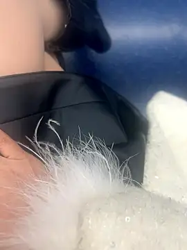 Snapshot of xiaoyuan01 chatting on 12-17-25, 02:39 xiaoyuan01 online show from 12-17-25, 02:39