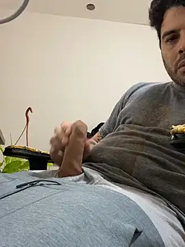 Snapshot of uto857 chatting on 12-17-25, 09:32 uto857 online show from 12-17-25, 09:32