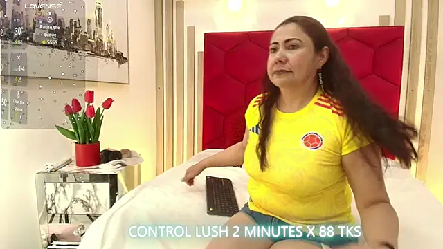 Snapshot of EmmaJhomson chatting on 06-17-26, 01:12 EmmaJhomson online show from 06-17-26, 01:12