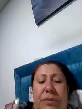 Snapshot of EmmaJhomson chatting on 06-18-26, 01:17 EmmaJhomson online show from 06-18-26, 01:17