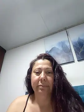 Snapshot of EmmaJhomson chatting on 06-19-26, 11:08 EmmaJhomson online show from 06-19-26, 11:08