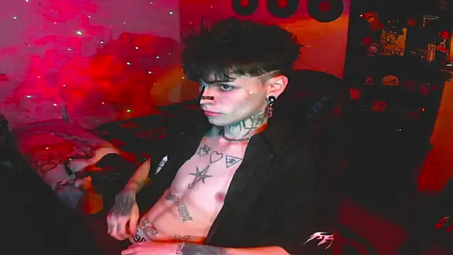 Snapshot of prince_x_dark chatting on 10-14-25, 04:35 prince x dark online show from 10-14-25, 04:35