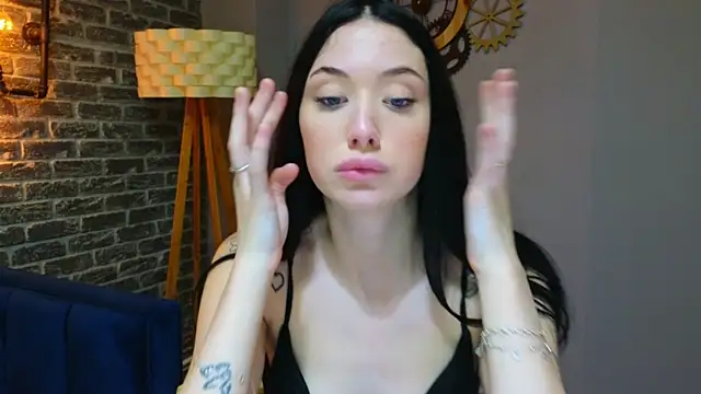 Snapshot of Ivanna__Rose chatting on 10-20-25, 04:24 Ivanna Rose online show from 10-20-25, 04:24