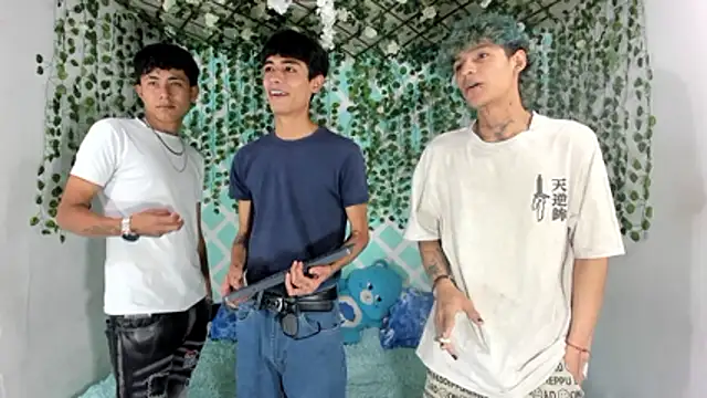 Snapshot of Bastian_boyshot77 chatting on 11-30-25, 07:18 Bastian boyshot77 online show from 11-30-25, 07:18