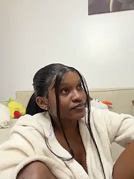 Snapshot of Lil-shawrie chatting on 10-05-25, 08:18 Lil-shawrie online show from 10-05-25, 08:18