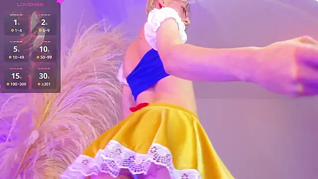 liiamluna  online show from 10-31-25, 09:32