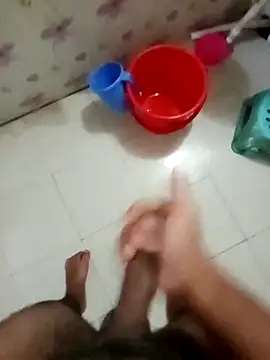 Snapshot of zim200 chatting on 10-04-25, 01:25 zim200 online show from 10-04-25, 01:25