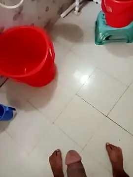 Snapshot of zim200 chatting on 10-06-25, 05:27 zim200 online show from 10-06-25, 05:27