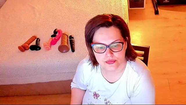 Snapshot of Squirt_Kimm chatting on 05-16-26, 04:39 Squirt Kimm online show from 05-16-26, 04:39