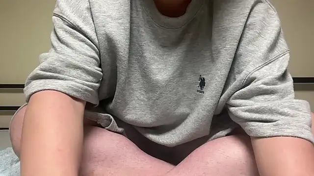 Snapshot of Yuta20002 chatting on 10-27-25, 04:44 Yuta20002 online show from 10-27-25, 04:44