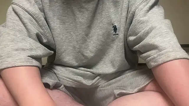 Snapshot of Yuta20002 chatting on 11-11-25, 05:02 Yuta20002 online show from 11-11-25, 05:02