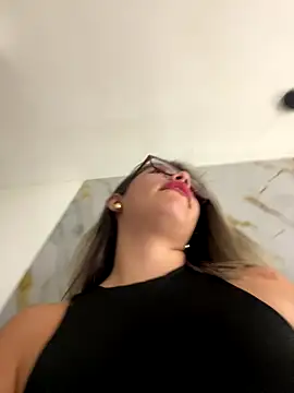 sara calderon online show from 09-11-25, 01:22