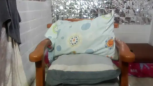 Snapshot of rose-crystal chatting on 11-22-25, 11:37 rose-crystal online show from 11-22-25, 11:37