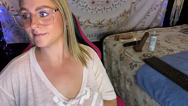 Snapshot of BossMomma0387 chatting on 11-25-25, 04:18 BossMomma0387 online show from 11-25-25, 04:18