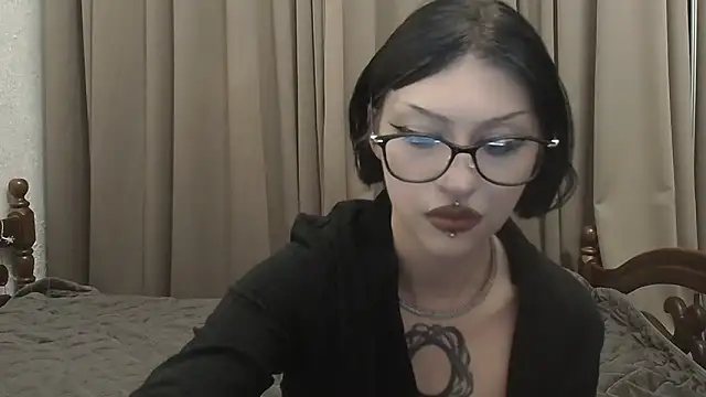 Susie su online show from 05-15-26, 04:03