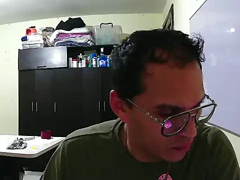 Snapshot of DOBLEWYOSK69G chatting on 09-09-25, 03:50 DOBLEWYOSK69G online show from 09-09-25, 03:50