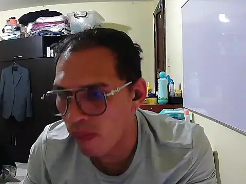 Snapshot of DOBLEWYOSK69G chatting on 09-11-25, 05:18 DOBLEWYOSK69G online show from 09-11-25, 05:18