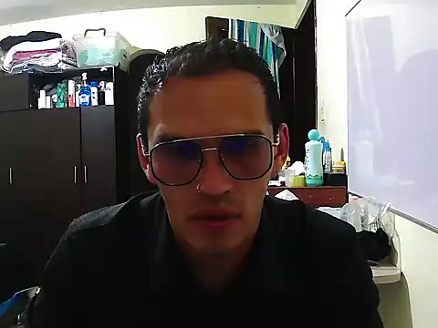 Snapshot of DOBLEWYOSK69G chatting on 09-12-25, 10:21 DOBLEWYOSK69G online show from 09-12-25, 10:21