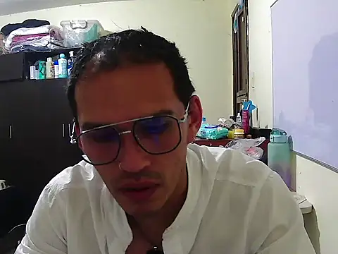 Snapshot of DOBLEWYOSK69G chatting on 09-15-25, 05:07 DOBLEWYOSK69G online show from 09-15-25, 05:07