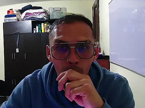 Snapshot of DOBLEWYOSK69G chatting on 09-18-25, 03:52 DOBLEWYOSK69G online show from 09-18-25, 03:52