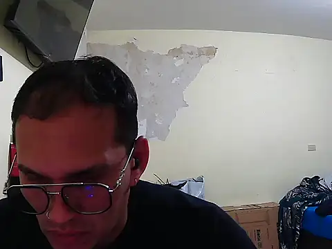 Snapshot of DOBLEWYOSK69G chatting on 10-21-25, 04:57 DOBLEWYOSK69G online show from 10-21-25, 04:57