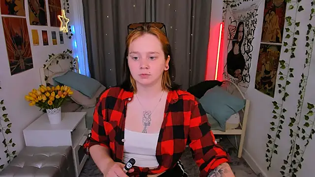 Snapshot of lunaalli chatting on 09-10-25, 04:29 lunaalli online show from 09-10-25, 04:29