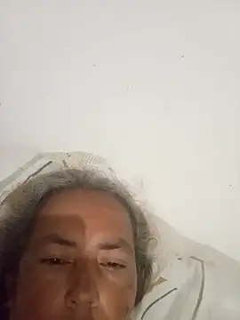 Snapshot of jendall189 chatting on 10-31-25, 02:23 jendall189 online show from 10-31-25, 02:23