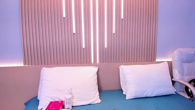 Snapshot of Camile_cute chatting on 02-14-26, 06:37 Camile cute online show from 02-14-26, 06:37