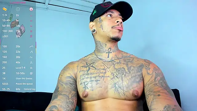 Snapshot of David_tatto1 chatting on 06-18-26, 04:46 David tatto1 online show from 06-18-26, 04:46
