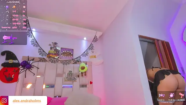 Snapshot of Alexandraholms chatting on 10-28-25, 08:33 Alexandraholms online show from 10-28-25, 08:33