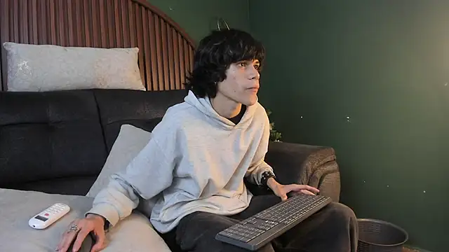 Snapshot of Diamond_twink chatting on 07-03-26, 06:09 Diamond twink online show from 07-03-26, 06:09