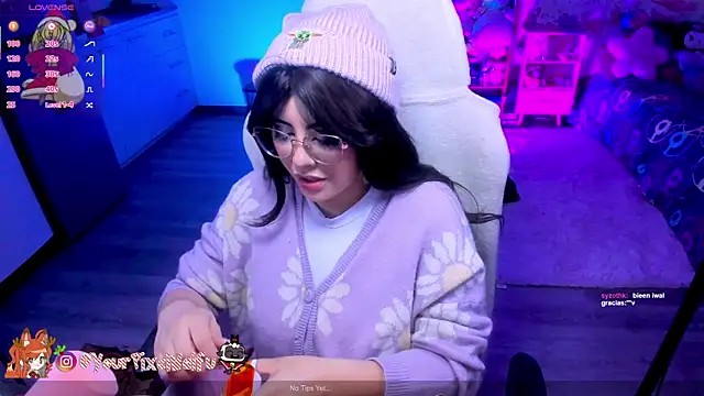 Snapshot of AlyssaRomanova chatting on 12-18-25, 02:28 AlyssaRomanova online show from 12-18-25, 02:28