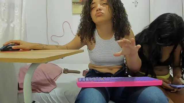 Snapshot of Andre_lezcano chatting on 10-17-25, 04:53 Andre lezcano online show from 10-17-25, 04:53