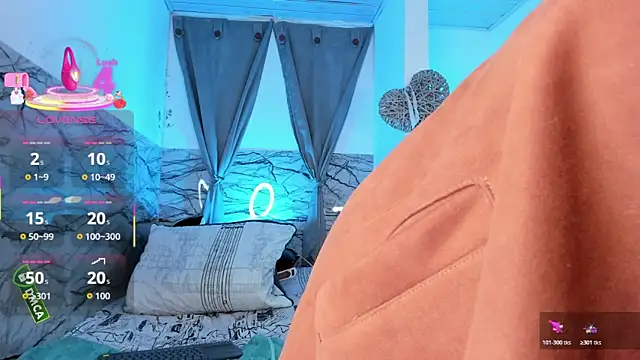 Snapshot of fanEmy chatting on 10-29-25, 11:28 fanEmy online show from 10-29-25, 11:28