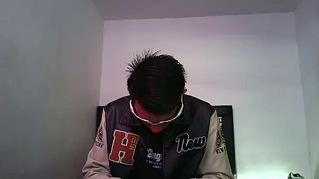 Snapshot of andrewcoopper1 chatting on 02-05-26, 01:16 andrewcoopper1 online show from 02-05-26, 01:16