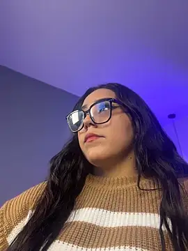 Snapshot of KatlynRous chatting on 05-15-26, 06:37 KatlynRous online show from 05-15-26, 06:37