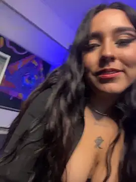Snapshot of KatlynRous chatting on 06-12-26, 05:23 KatlynRous online show from 06-12-26, 05:23