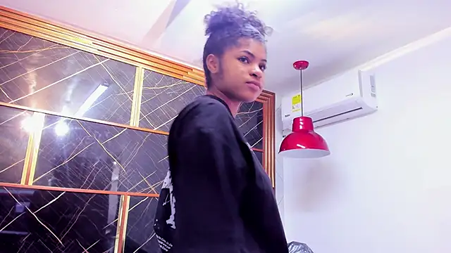 Snapshot of HannyThompson chatting on 09-10-25, 12:27 HannyThompson online show from 09-10-25, 12:27