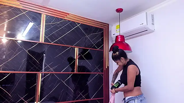 Snapshot of HannyThompson chatting on 09-11-25, 12:27 HannyThompson online show from 09-11-25, 12:27