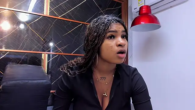 Snapshot of HannyThompson chatting on 09-23-25, 12:30 HannyThompson online show from 09-23-25, 12:30