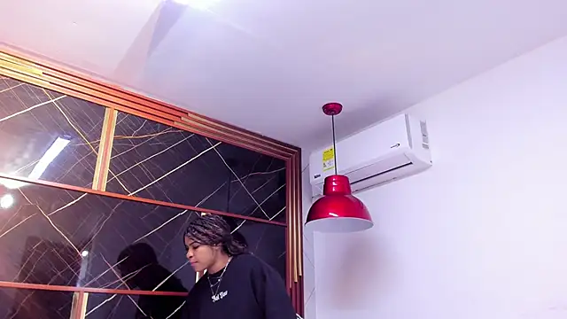 Snapshot of HannyThompson chatting on 09-26-25, 12:20 HannyThompson online show from 09-26-25, 12:20